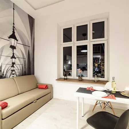 2 Nights Apartments - Great Location, Right Next To Main Rail And Bus Station, 10 Min To Main Square By Foot-2